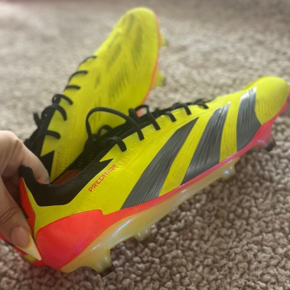 Adidas Predator ELITE fold over soccer cleats - Picture 4 of 11